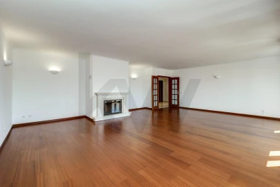 Apartamento T4 para Arrendamento em Lumiar