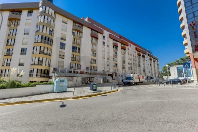 Apartamento T4 para Arrendamento em Lumiar