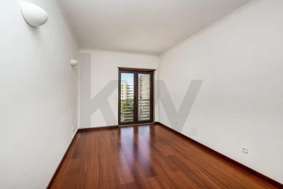 Apartamento T4 para Arrendamento em Lumiar