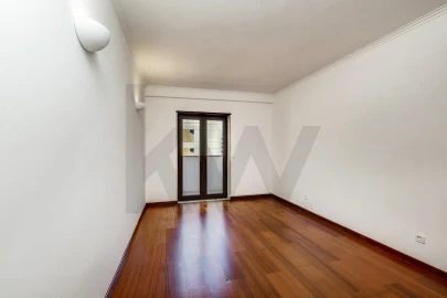 Apartamento T4 para Arrendamento em Lumiar