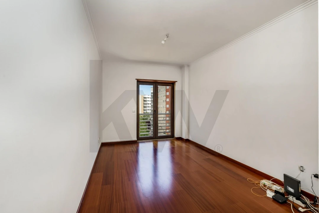 Apartamento T4 para Arrendamento em Lumiar Foto 11