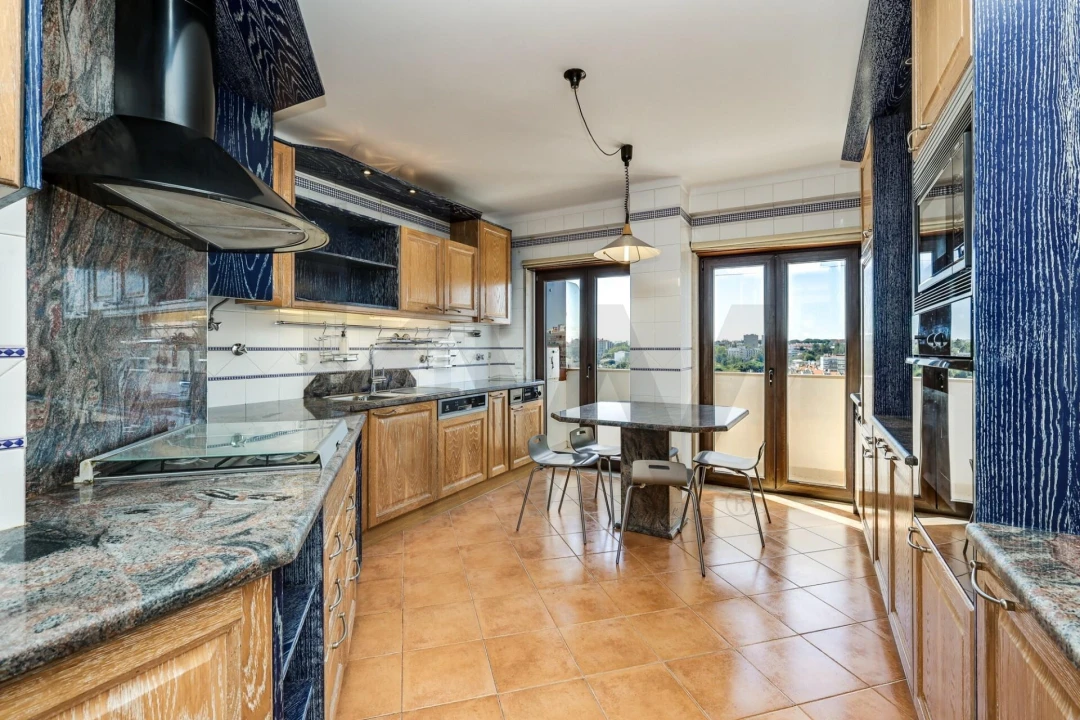 Apartamento T4 para Arrendamento em Lumiar Foto 7