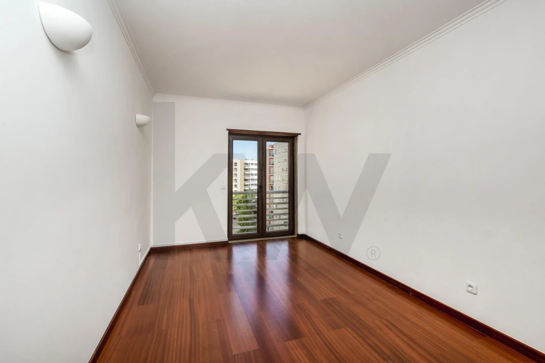 Apartamento T4 para Arrendamento em Lumiar Foto 11