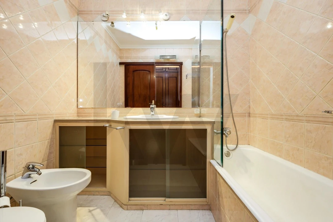 Apartamento T4 para Arrendamento em Lumiar Foto 19