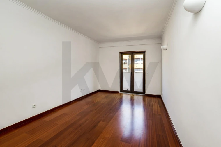 Apartamento T4 para Arrendamento em Lumiar Foto 16