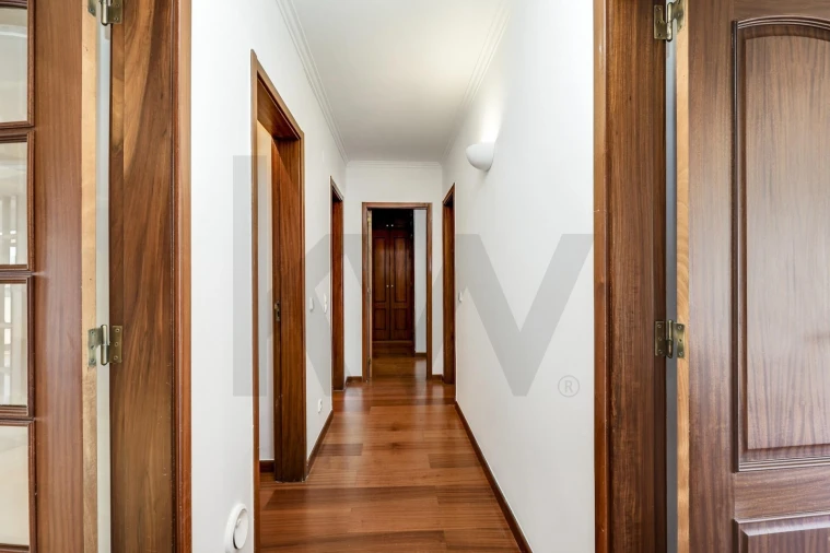 Apartamento T4 para Arrendamento em Lumiar Foto 10