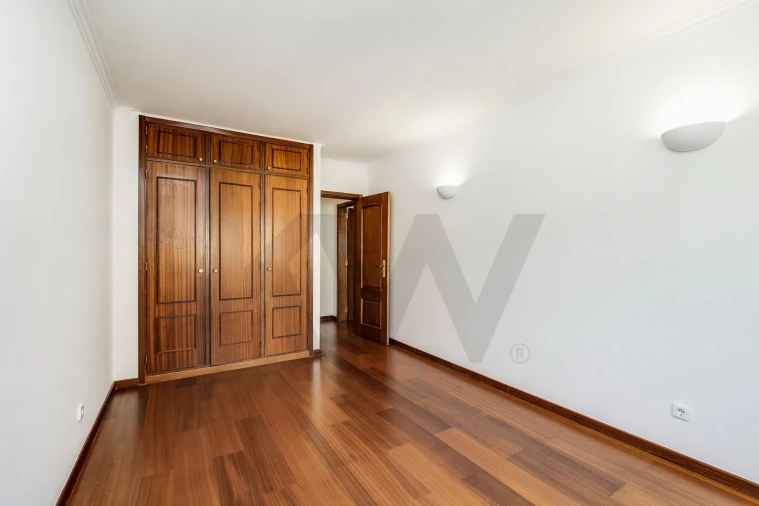 Apartamento T4 para Arrendamento em Lumiar Foto 14
