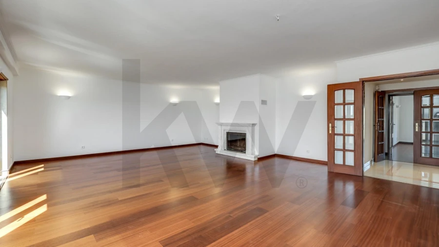 Apartamento T4 para Arrendamento em Lumiar