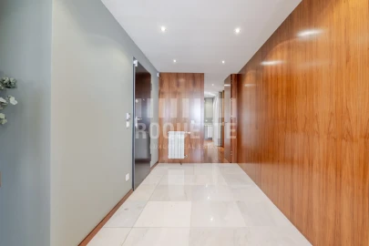 Apartamento T4 para Venda em Aldoar, Foz do Douro e Nevogilde