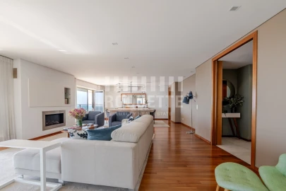 Apartamento T4 para Venda em Aldoar, Foz do Douro e Nevogilde