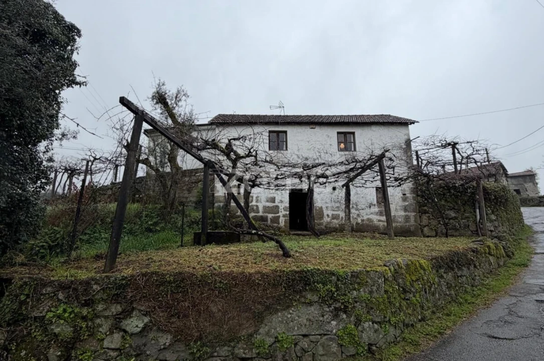 Moradia T2 para Venda em Eja Foto 2