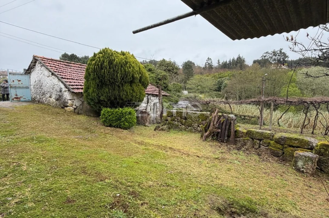 Moradia T2 para Venda em Eja Foto 3