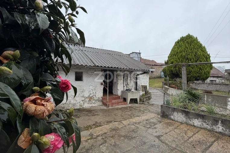 Moradia T2 para Venda em Eja Foto 10