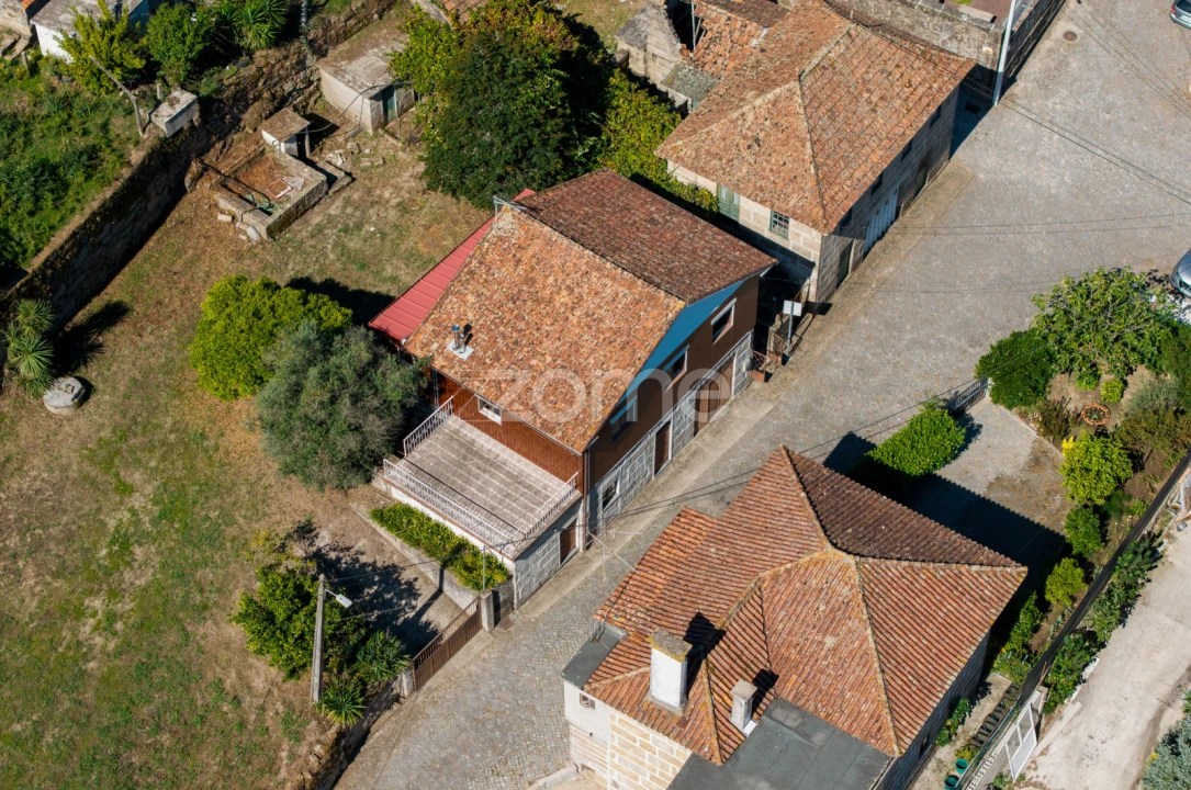 Moradia T2 para Venda em Avessadas e Rosém Foto 3