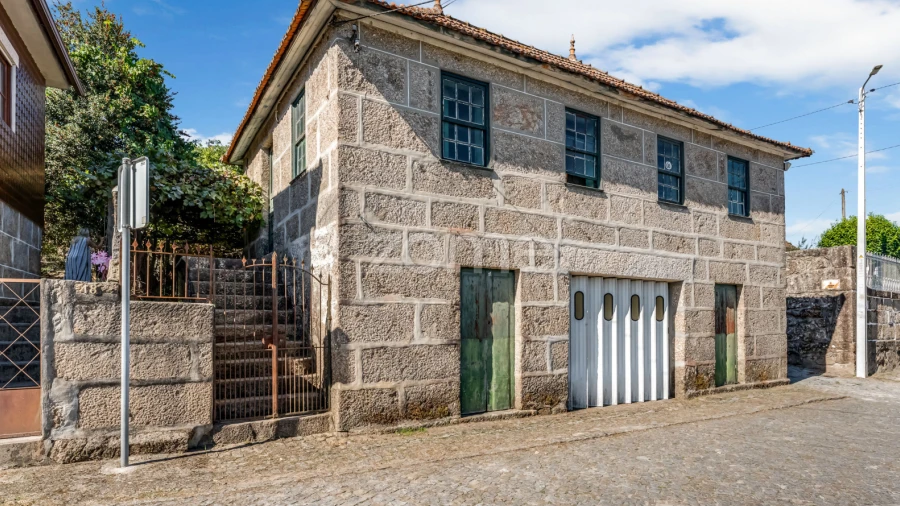 Moradia T2 para Venda em Avessadas e Rosém