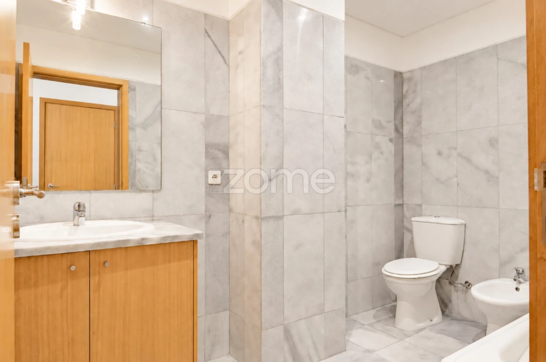 Apartamento T2 para Arrendamento em Vilar de Andorinho Foto 15
