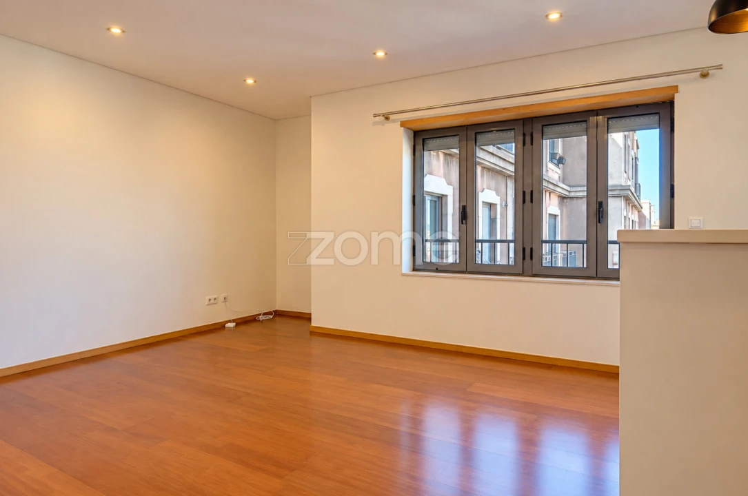 Apartamento T2 para Arrendamento em Vilar de Andorinho Foto 8