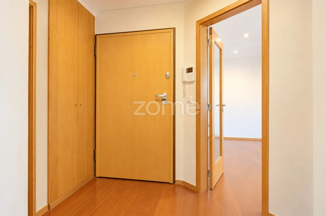 Apartamento T2 para Arrendamento em Vilar de Andorinho Foto 7