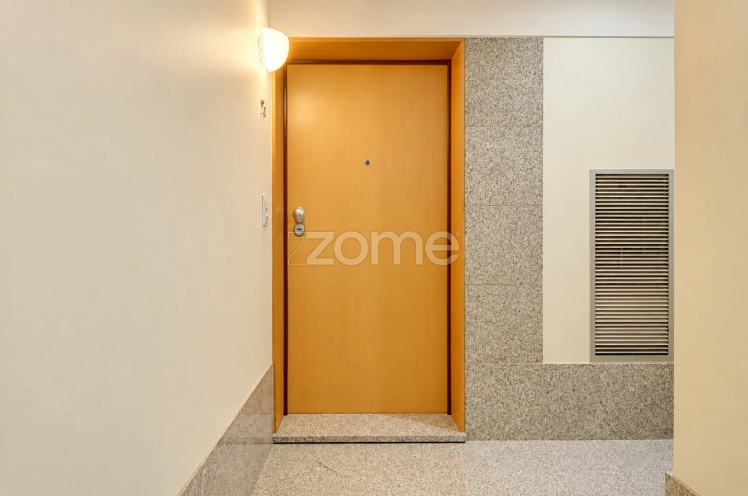 Apartamento T2 para Arrendamento em Vilar de Andorinho Foto 6