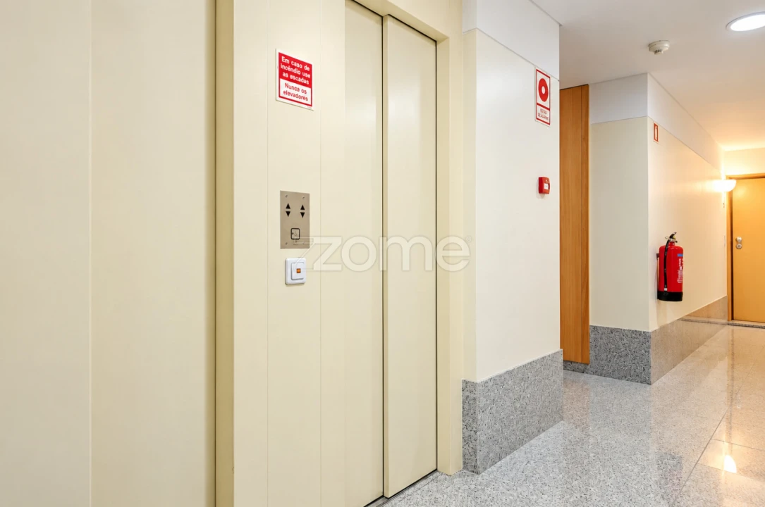 Apartamento T2 para Arrendamento em Vilar de Andorinho Foto 5