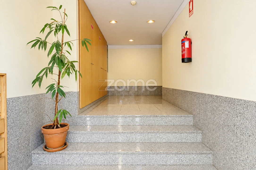 Apartamento T2 para Arrendamento em Vilar de Andorinho Foto 4