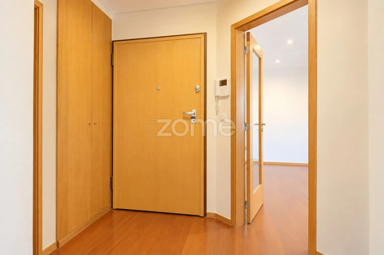 Apartamento T2 para Arrendamento em Vilar de Andorinho Foto 7