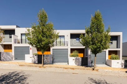 Moradia T3 para Venda em Arnoso (Santa Maria e Santa Eulália) e Sezures