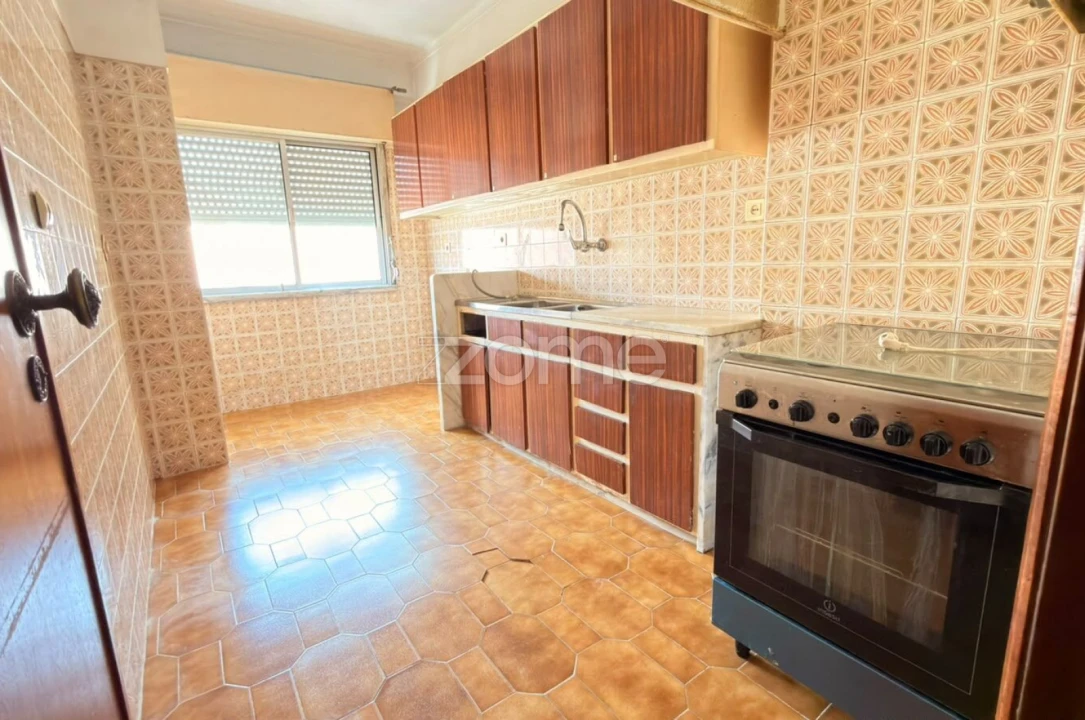 Apartamento T2 para Venda em Agualva e Mira-Sintra Foto 8