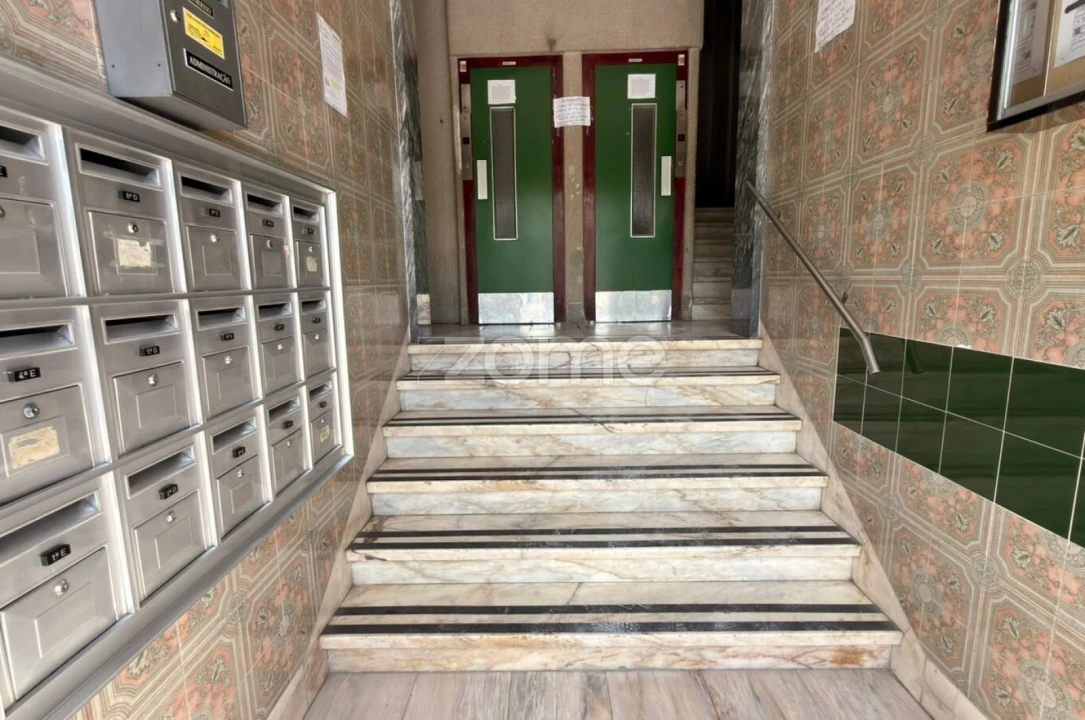 Apartamento T2 para Venda em Agualva e Mira-Sintra Foto 5