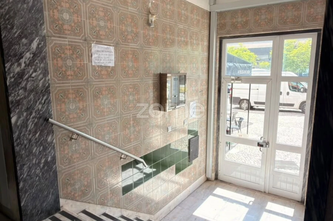 Apartamento T2 para Venda em Agualva e Mira-Sintra Foto 3