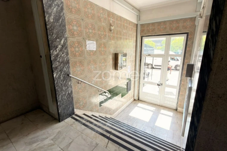 Apartamento T2 para Venda em Agualva e Mira-Sintra Foto 4