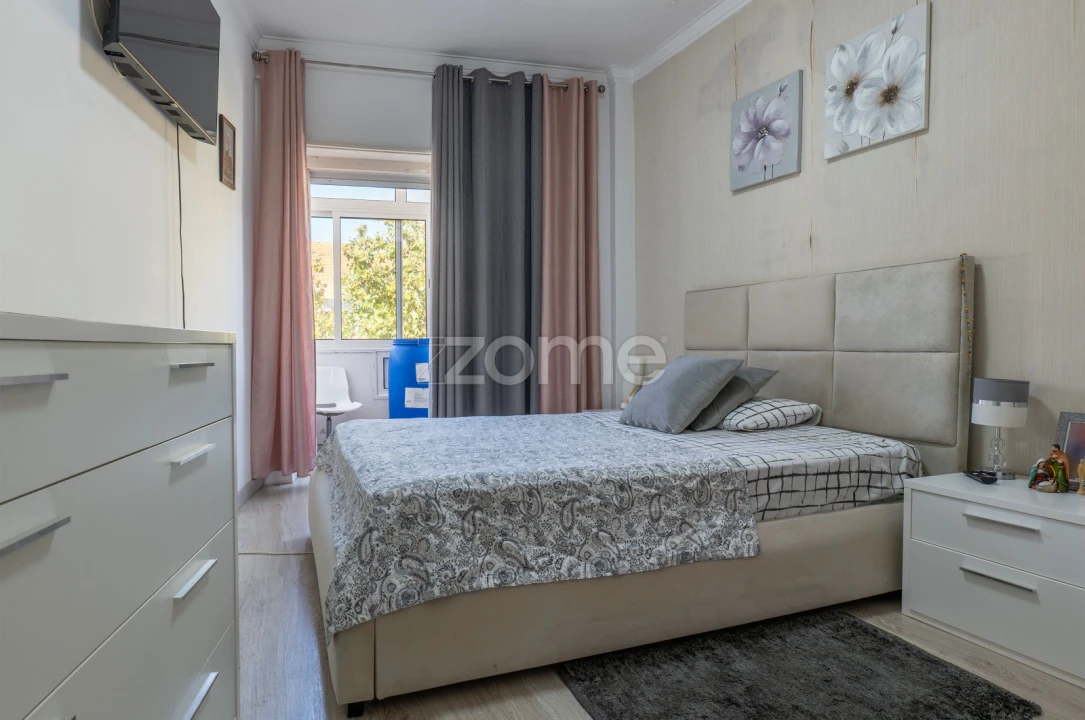 Apartamento T2 para Venda em Laranjeiro e Feijó Foto 2