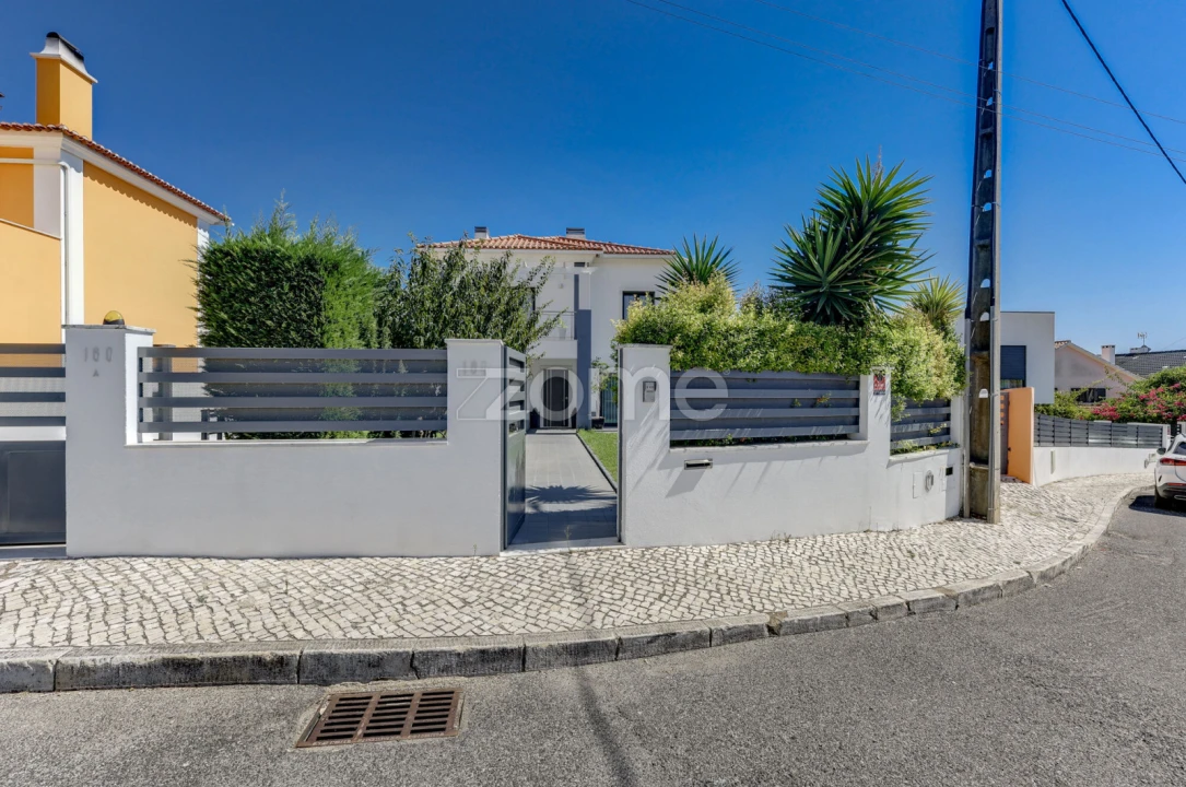 Moradia T5 para Venda em São Domingos de Rana Foto 44