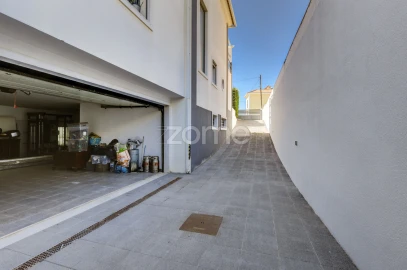 Moradia T5 para Venda em São Domingos de Rana
