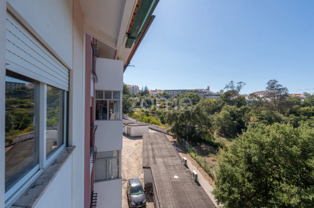Apartamento T2 para Venda em Santo Antonio dos Olivais Foto 22