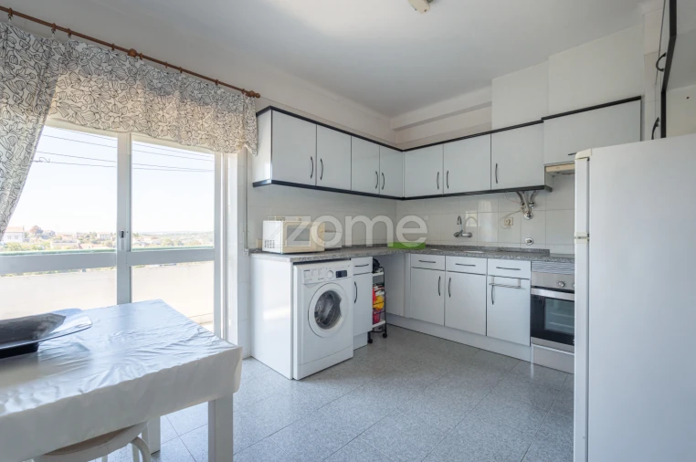 Apartamento T2 para Venda em Santo Antonio dos Olivais Foto 9