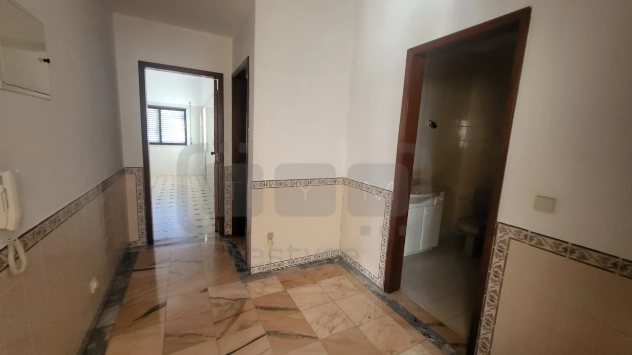Apartamento T2 para Venda em São João Baptista e Santa Maria dos Olivais Foto 3