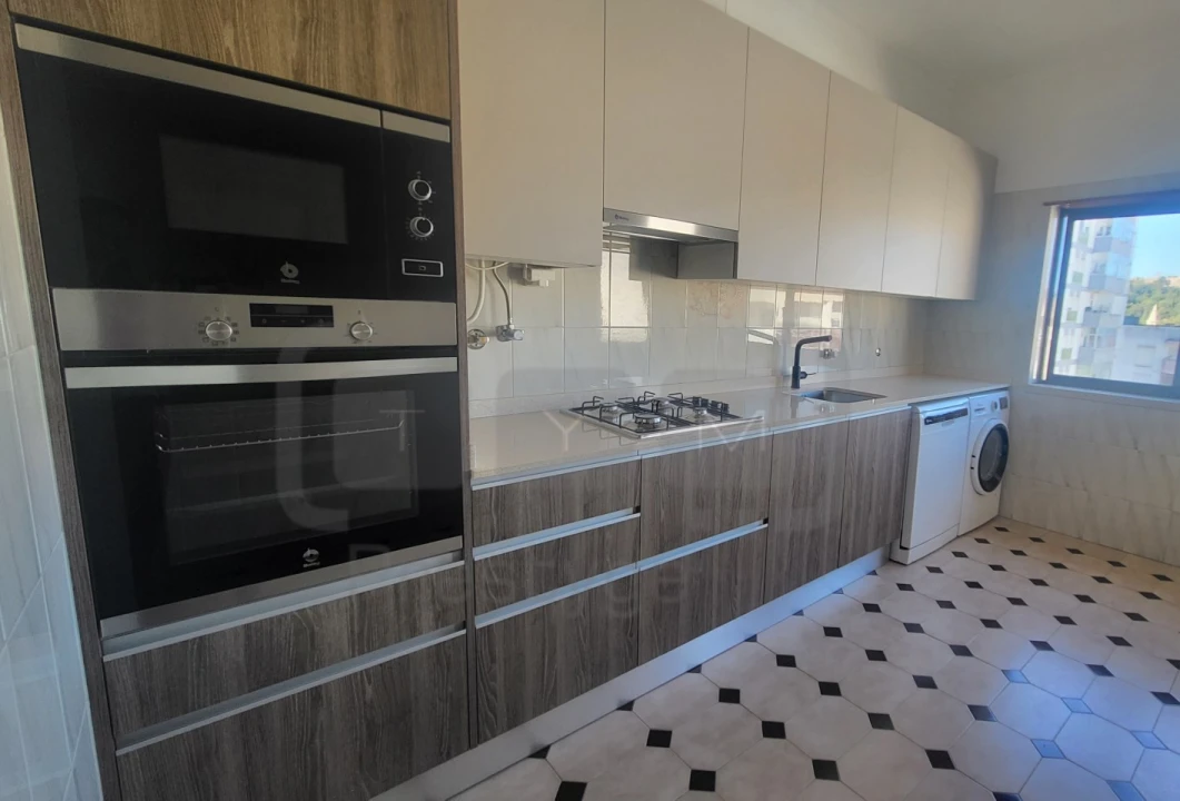 Apartamento T2 para Venda em São João Baptista e Santa Maria dos Olivais Foto 1