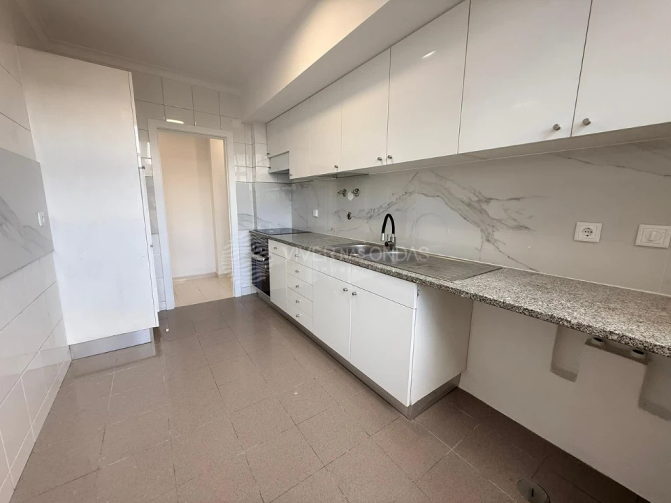 Apartamento T3 para Venda em Laranjeiro e Feijó Foto 2