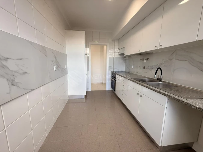 Apartamento T3 para Venda em Laranjeiro e Feijó Foto 3