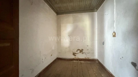 Moradia T1 para Venda em Santa Marinha do Zezere