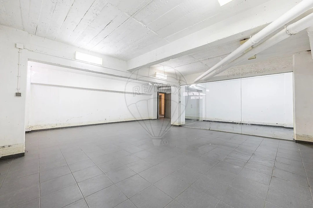 Garagem para Venda em Queluz e Belas Foto 1