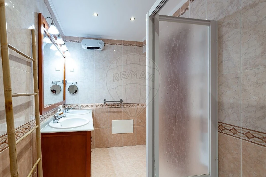 Apartamento T3 para Venda em Almada, Cova da Piedade, Pragal e Cacilhas Foto 39