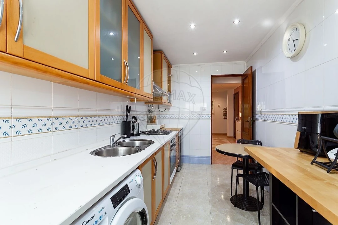 Apartamento T3 para Venda em Almada, Cova da Piedade, Pragal e Cacilhas Foto 24