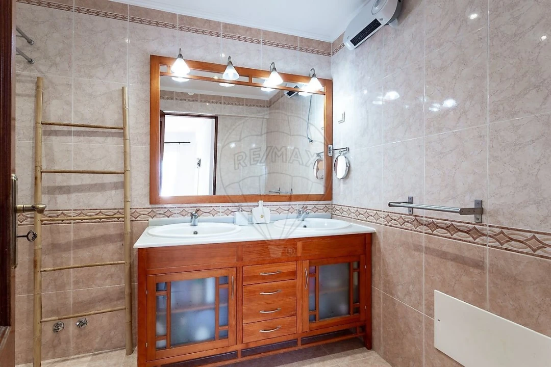 Apartamento T3 para Venda em Almada, Cova da Piedade, Pragal e Cacilhas Foto 36