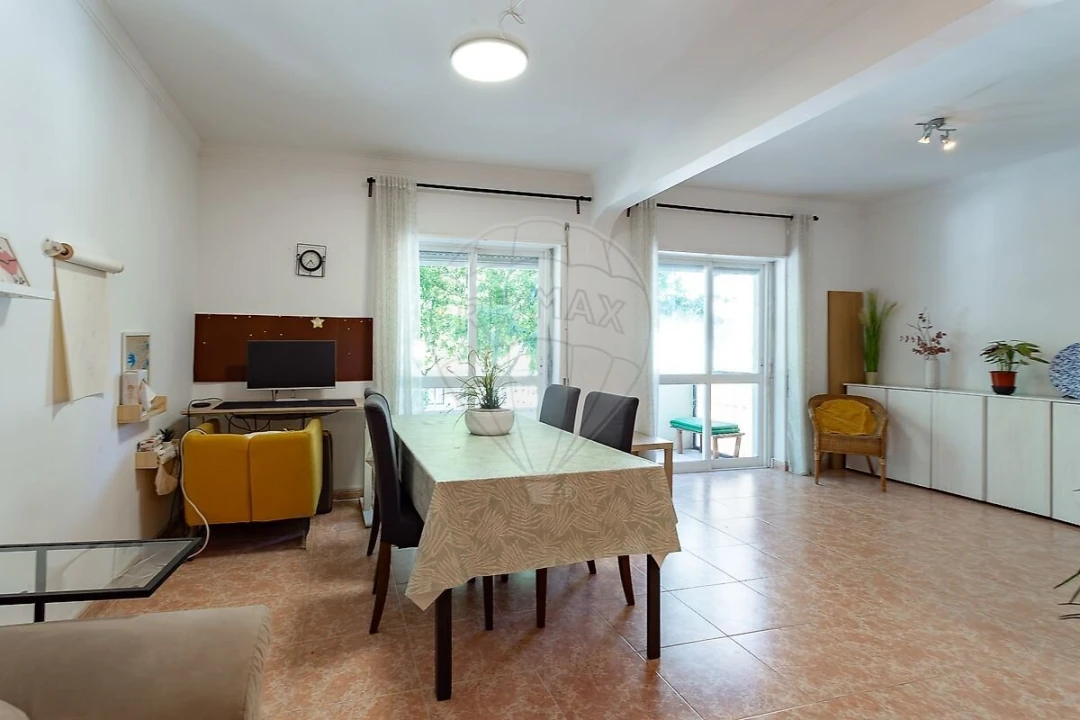 Apartamento T3 para Venda em Almada, Cova da Piedade, Pragal e Cacilhas Foto 3