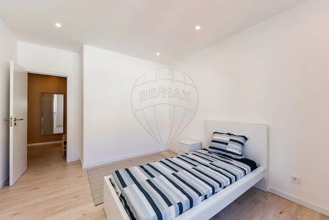 Apartamento T3 para Venda em Rio de Mouro Foto 17