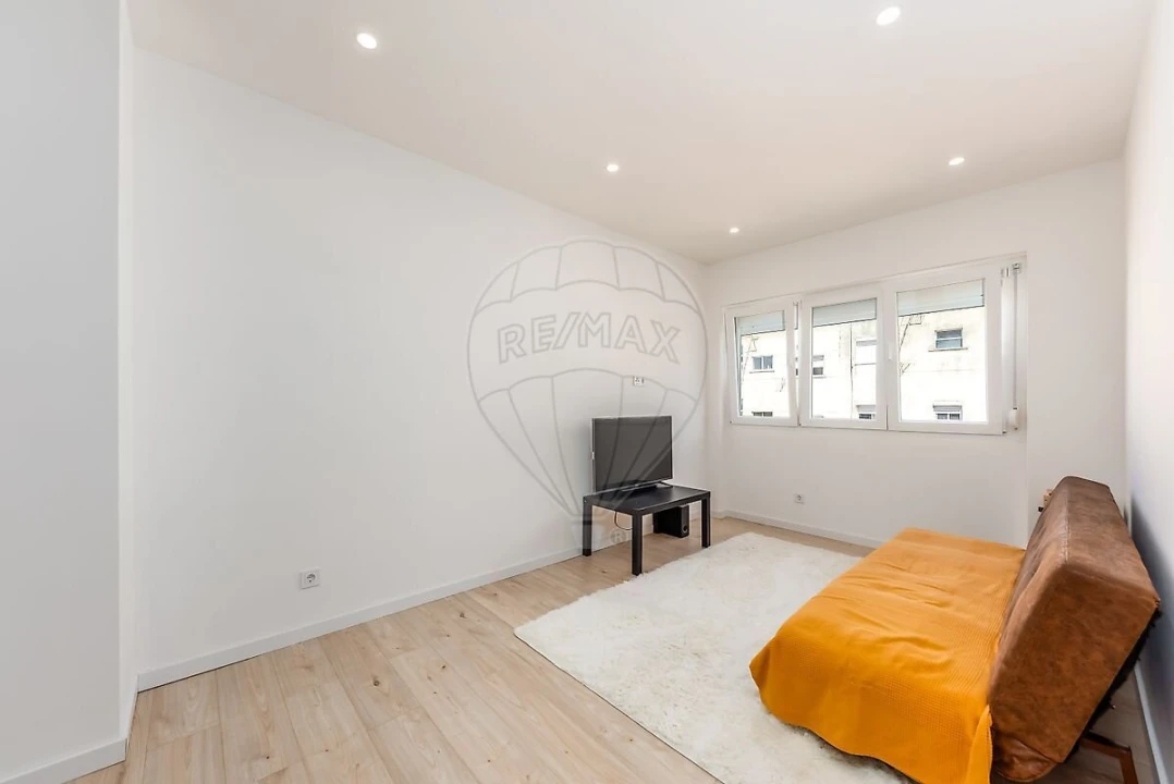 Apartamento T3 para Venda em Rio de Mouro Foto 2