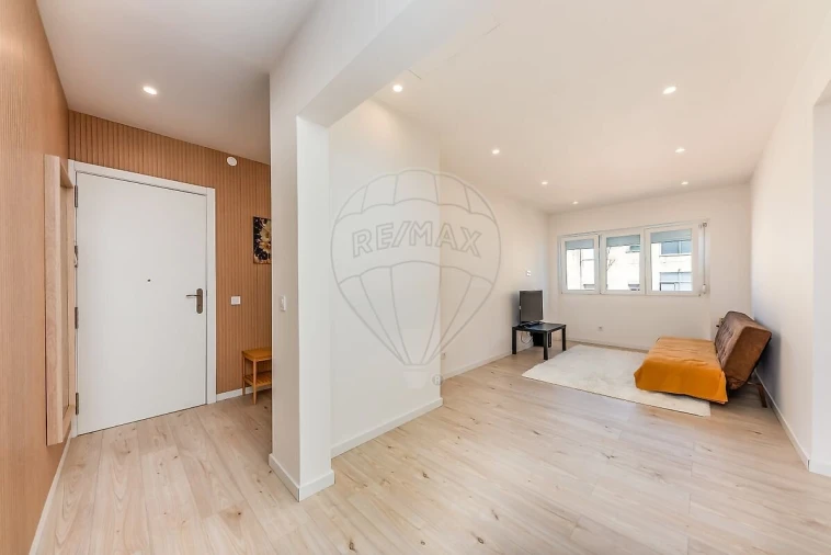 Apartamento T3 para Venda em Rio de Mouro Foto 3