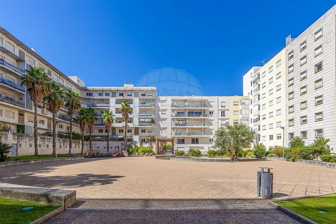 Apartamento T3 para Venda em Parque das Nações Foto 25